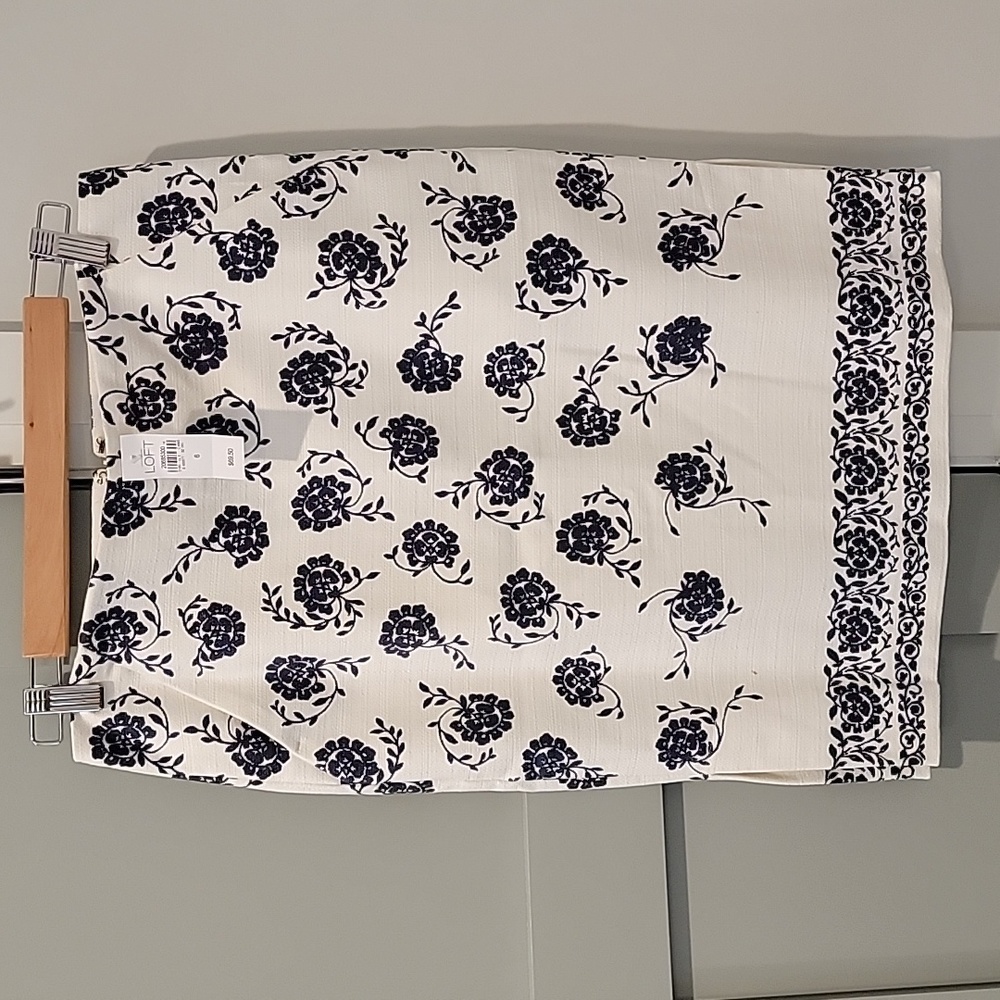 NWT! LOFT White and Blue Floral Skirt, Size 6